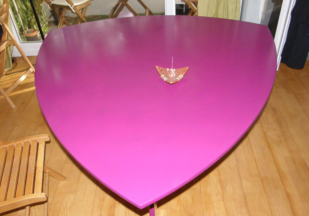 Table en medium laque, Manche et Ille et Vilaine