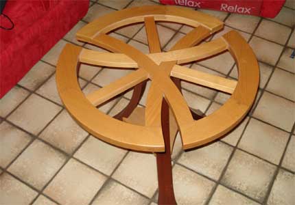 Table de salon ronde en bois, Manche et Ille et Vilaine